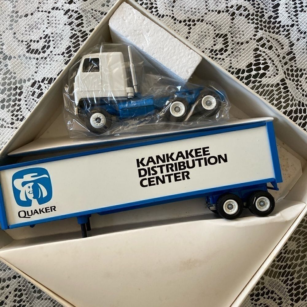 Winross Kankakee Distribution Center Quaker Die Cast 1:64 New in box